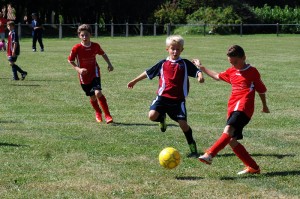 Un rouge frappe au but ? Une affaire pour Super Antonin !