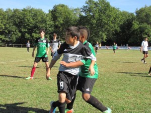 Lassana au marquage serré sous le regard attentif de Luc...
